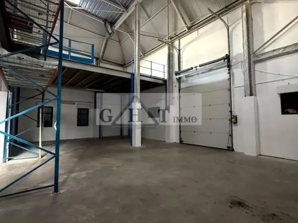 Local industriel 449 m²