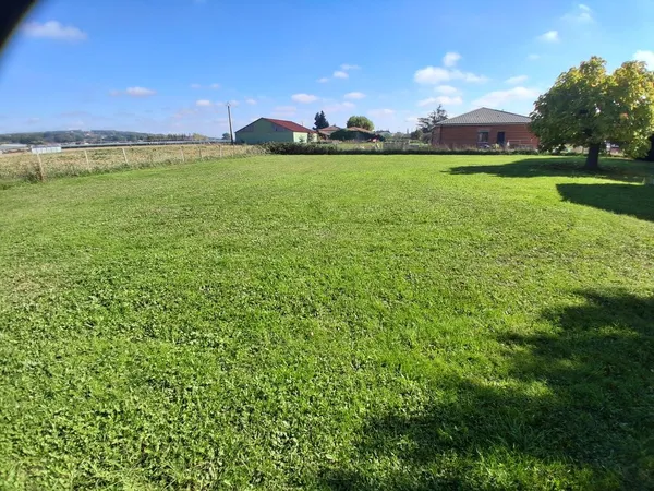 Beau Terrain plat constructible
