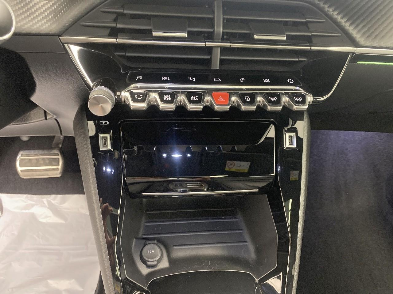 Peugeot 2008 puretech 130 s&s eat8 gt — photo 15