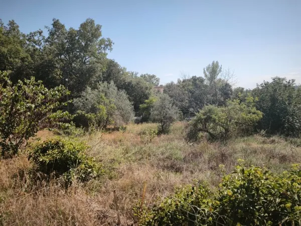 Terrain 651 m²