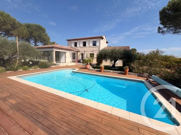 Maison 6 pièces 220 m²