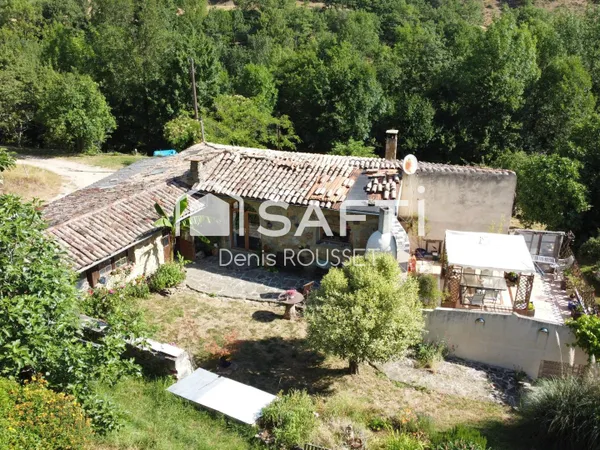 Ancienne métairie T5 d'environ 130m² à rénover avec appartement T3 de 50m², ateliers, sur une parcel
