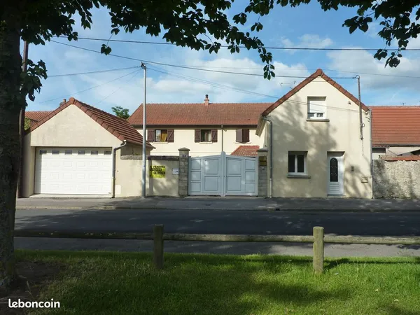 À VENDRE - GRANDE PROPRIÉTÉ DE 230 m² SUR 1 500 m² DE TERRAIN