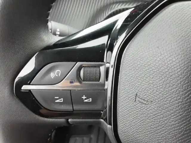 Peugeot 208 puretech 75 s&amp;s bvm5 — photo 42