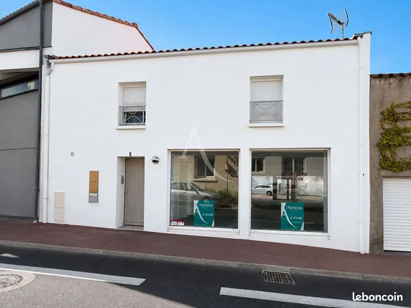 Local commercial 77 m² SAINT GILLES CROIX DE VIE