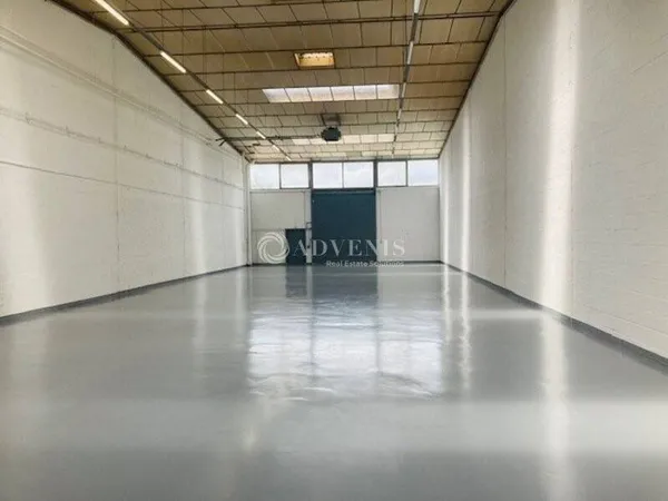 Entrepôt 497 m²