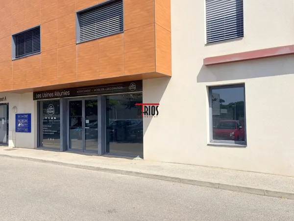 Local professionnel 115 m²