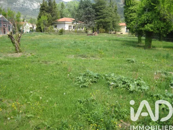Terrain 1905 m²