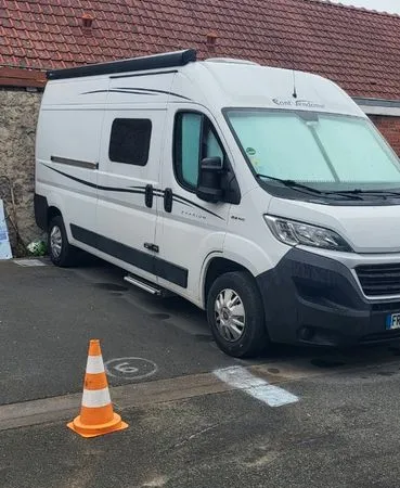 Place de parking pour petit camping car