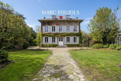 Maison 10 pièces 352 m²