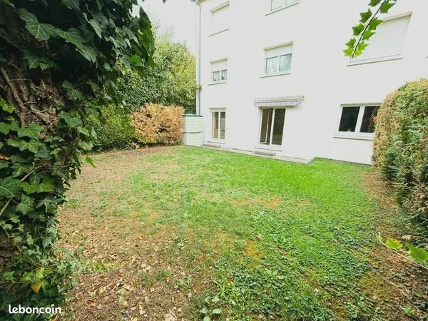 Appartement centre ville avec grand jardin