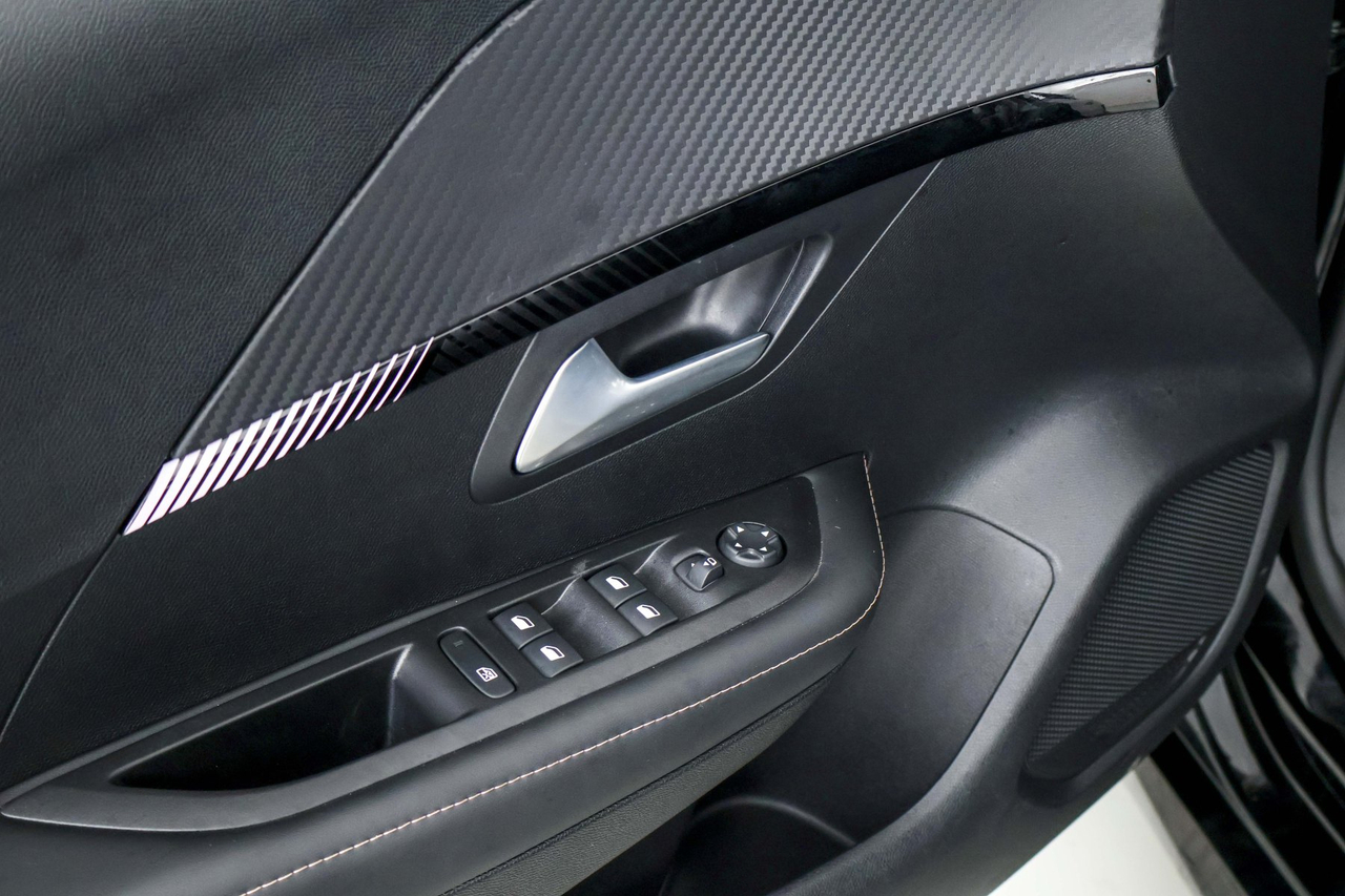 Peugeot 208 — photo 16