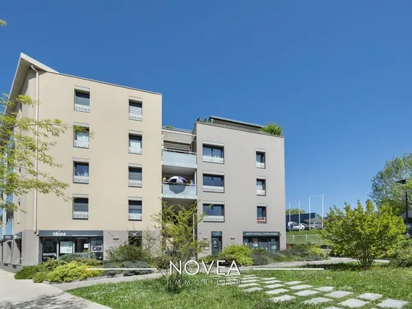 Neuville Centre - T2 avec extérieur privatif et parking privati