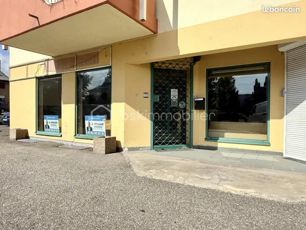 Local commercial 136 m²