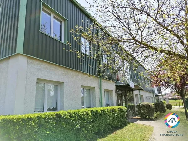 VILLEFONTAINE — Bureau de 25 m² à 240 € HT/mois, centre d'affaires avec parking