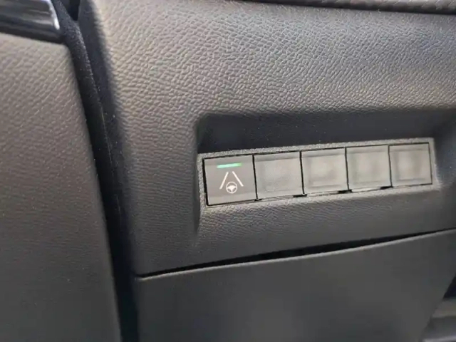 Peugeot 2008 hybrid 145 e-dcs6 — photo 19