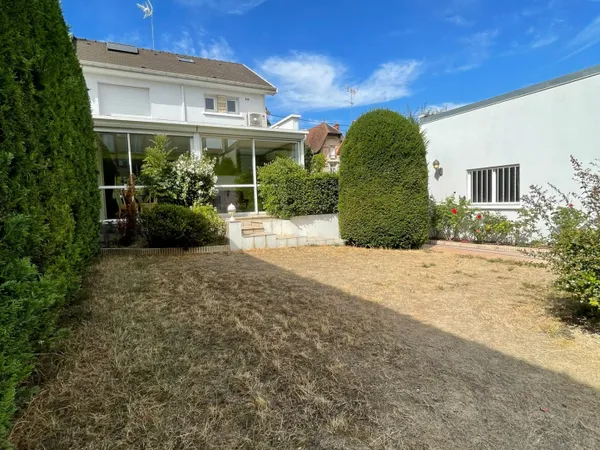 Sainte-Savine Ensemble immobilier idéal grande famille ou