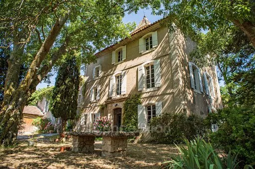 Propriété 10 pièces 700 m²