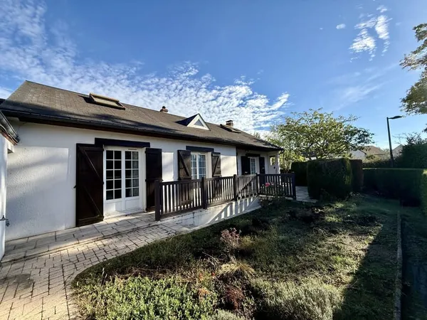 Maison de plain pied avec 5 chambres dans un quartier calme