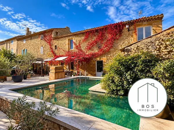 Bastide en pierres avec piscine