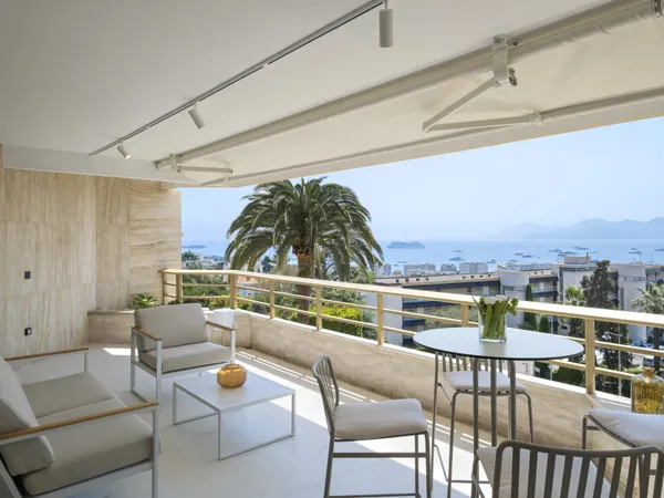 Appartement vue panoramique 3 suites terrasse Cannes (06)