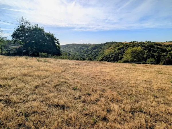 Beau terrain sur les hauteurs de Chatelard.