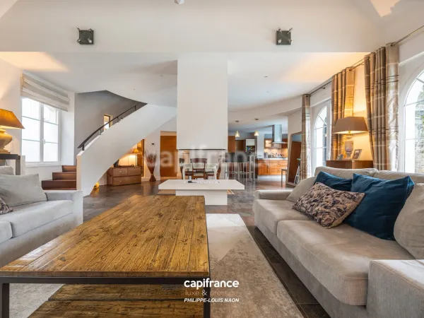 Maison 7 pièces 233 m²