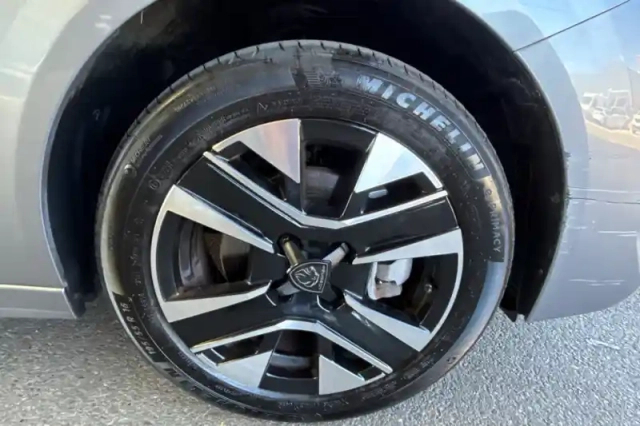 Peugeot 208 hybrid 100 e-dcs6 — photo 28