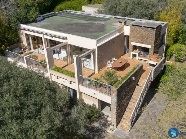 Toulon faron - maison d'architecte t8 sur terraun de 1530m2 arbore