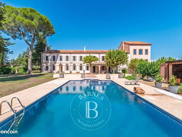 Propriété 20 pièces 1632 m²