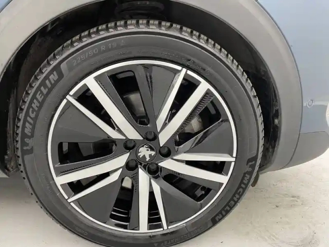 Peugeot 3008 hybrid4 300 e-eat8 — photo 18