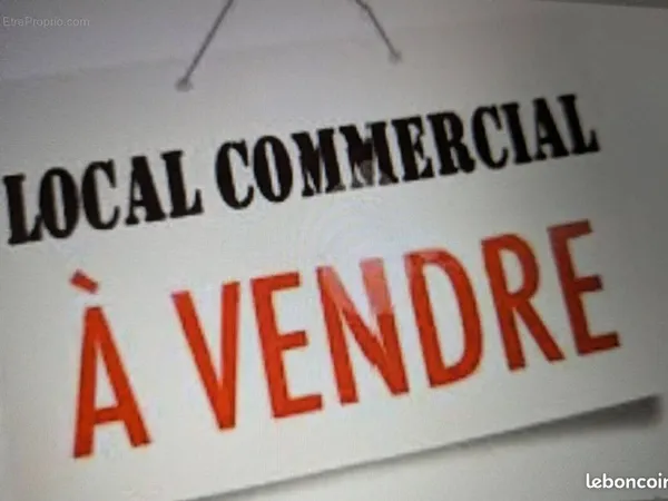 Local commercial 583 m² Angoulins