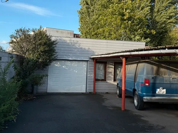 Local d’activité et entrepôt Location Mons-en-Barœul 140m² 780€