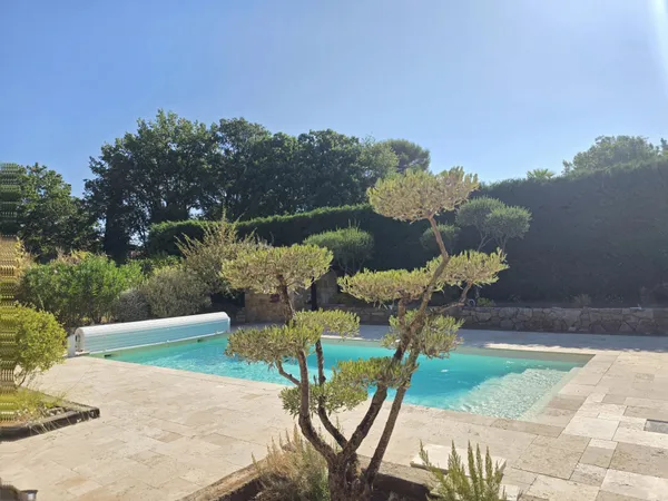 Villa plain-pied 138 m² - 3 chambres - 3800m² jardin - garage -  piscine