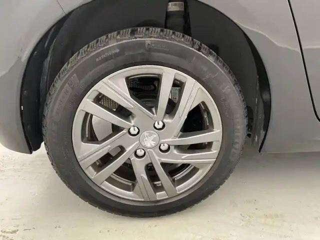 Peugeot 208 puretech 75 s&amp;s bvm5 — photo 19