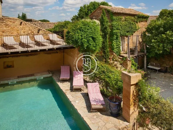 Maison 390 m²