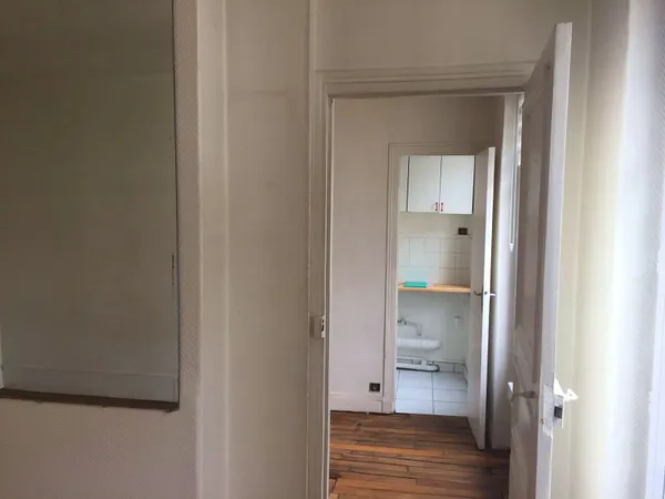 Loue appartement 27m² Kremlin-Bicêtre à 50m Porte d'Italie, métro, tramway et bus