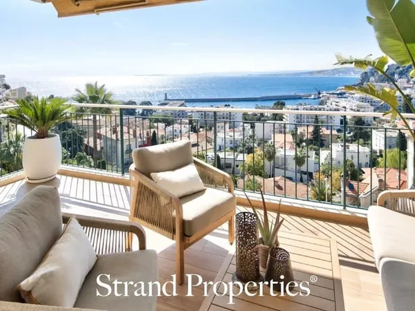 NICE MONT BORON : Appartement rénové avec terrasse et vue panoramique sur le Port et la mer