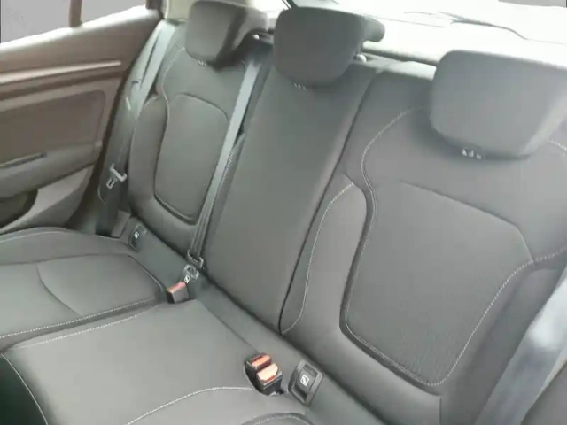 Renault Megane mégane iv berline blue dci 115 edc — photo 12