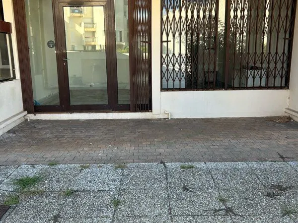 Local professionnel/ bureau port des minimes