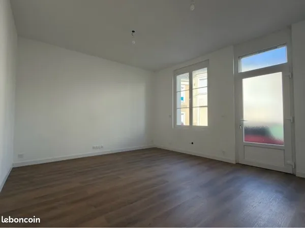 Maison 3 chambres : 96 m2 - centre-ville Montval - refaite à neuf