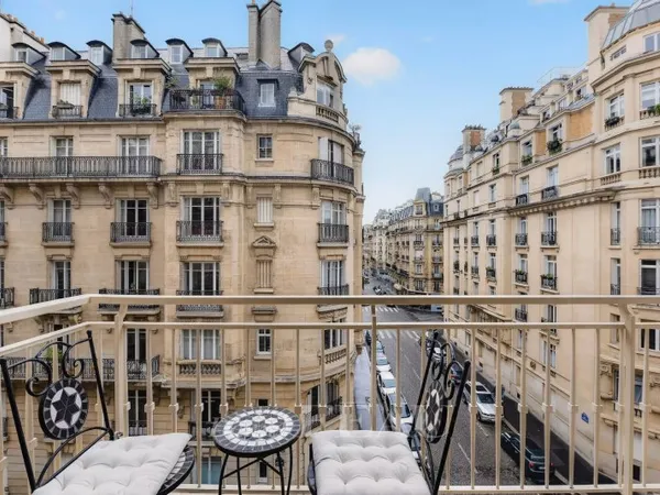 Paris 7 - Appartement 2 pièces Balcon rue Perignon