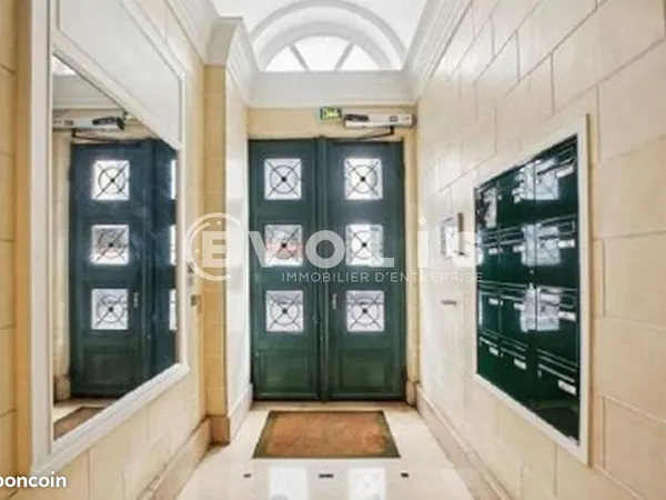 Bureau 170 m²