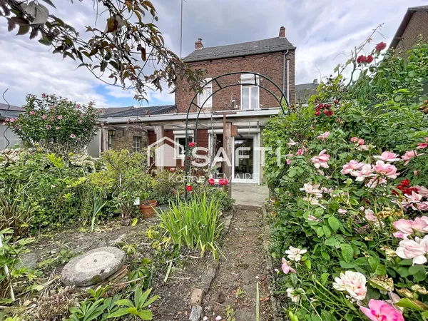 Beau potentiel pour cette maison avec garage et beau jardin