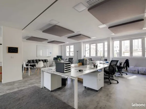Bureaux 593 m²