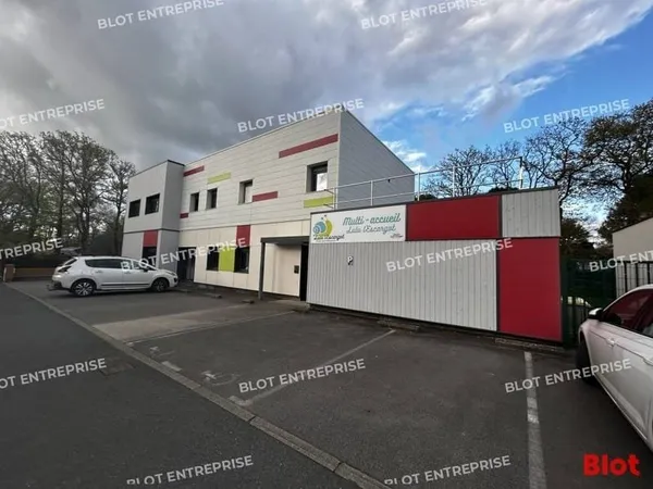 Local commercial 584 m²
