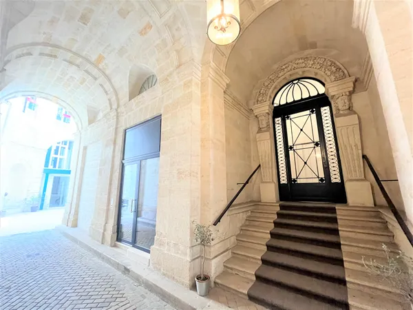 Local professionnel 399 m²