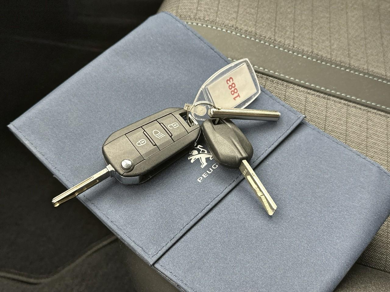 Peugeot 208 puretech 100 s&s bvm6 allure — photo 29