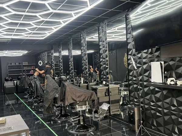 SALON DE COIFFURE / BARBERSHOP FRANCHISÉ
