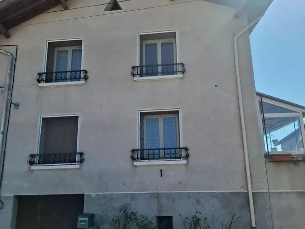 Maison mitoyenne 75² 2 chambres bas en basset hameau gourdon